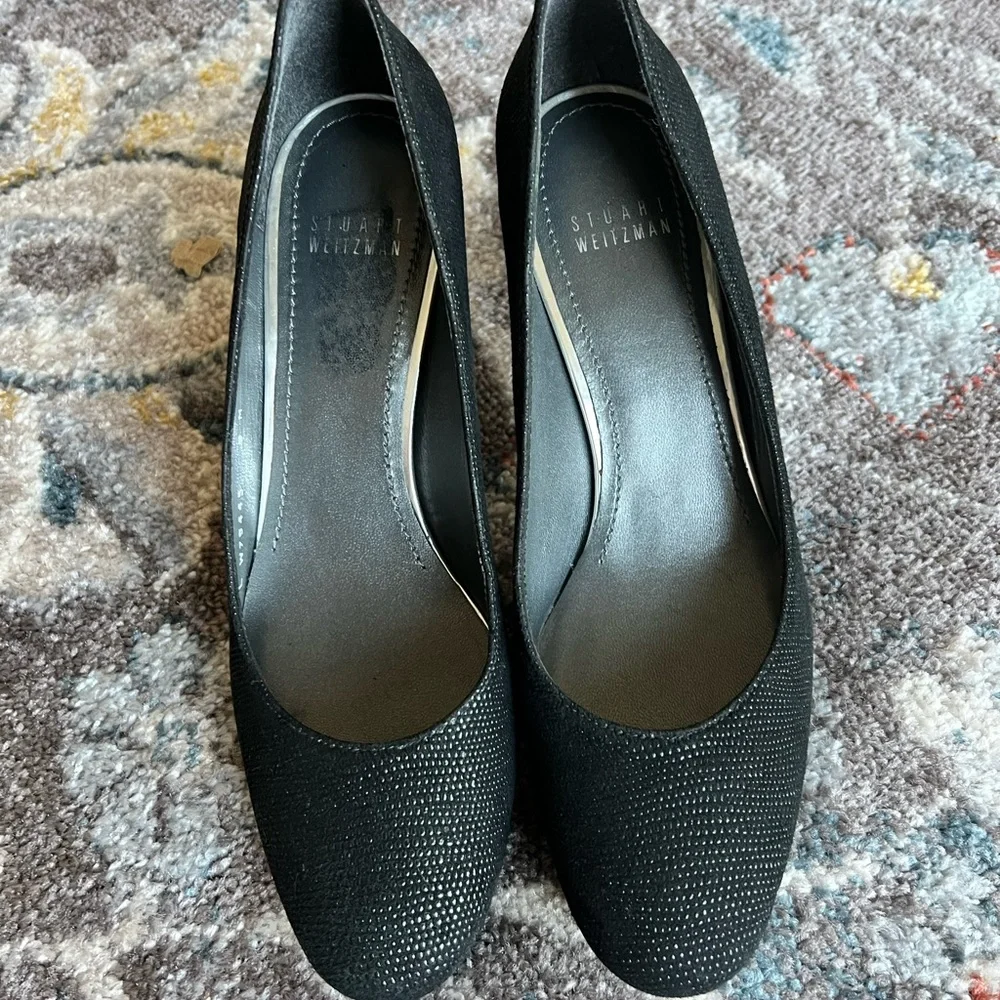 Stuart Weitzman black embossed pumps size 9 Excellent condition- Like New